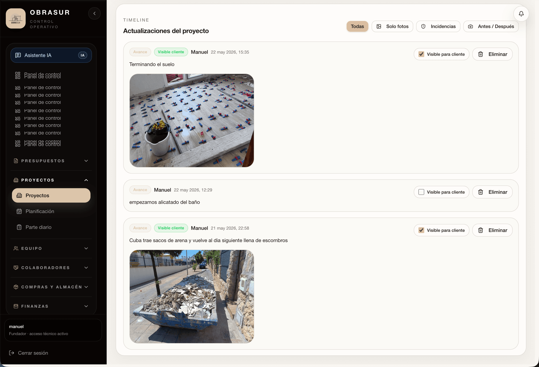 Timeline de avances de obra con fotos e indicadores de visibilidad para cliente